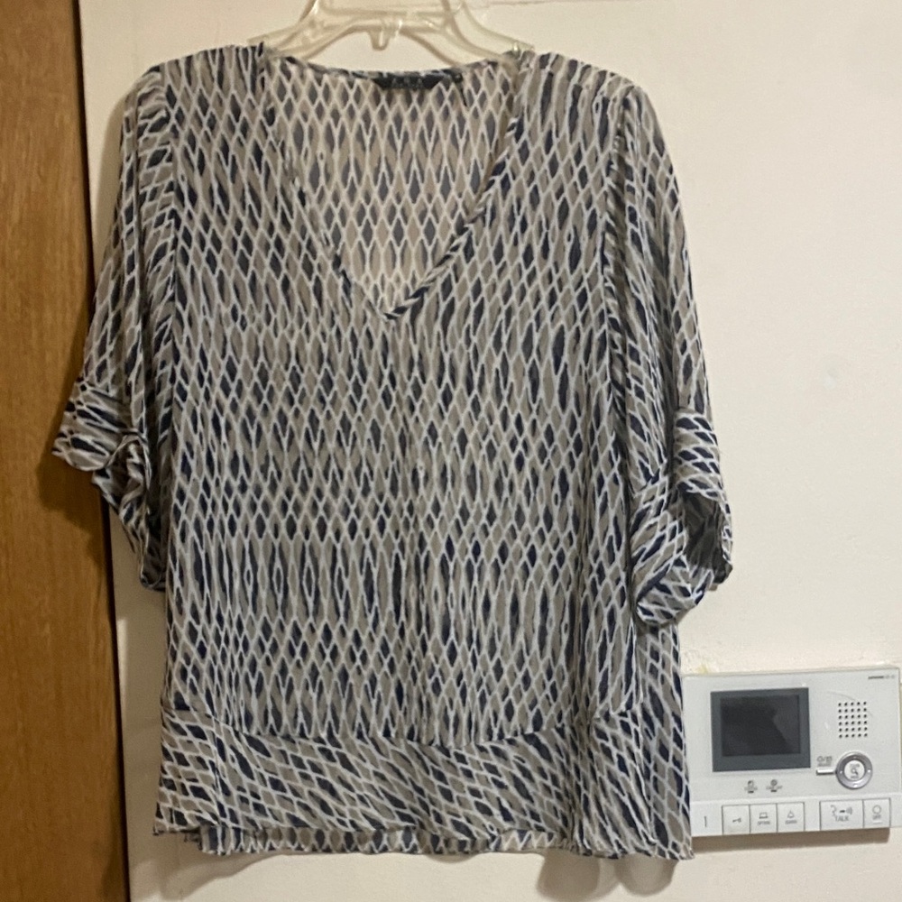 Elegant Blue and White Patterned Women's Top Open to Offers!